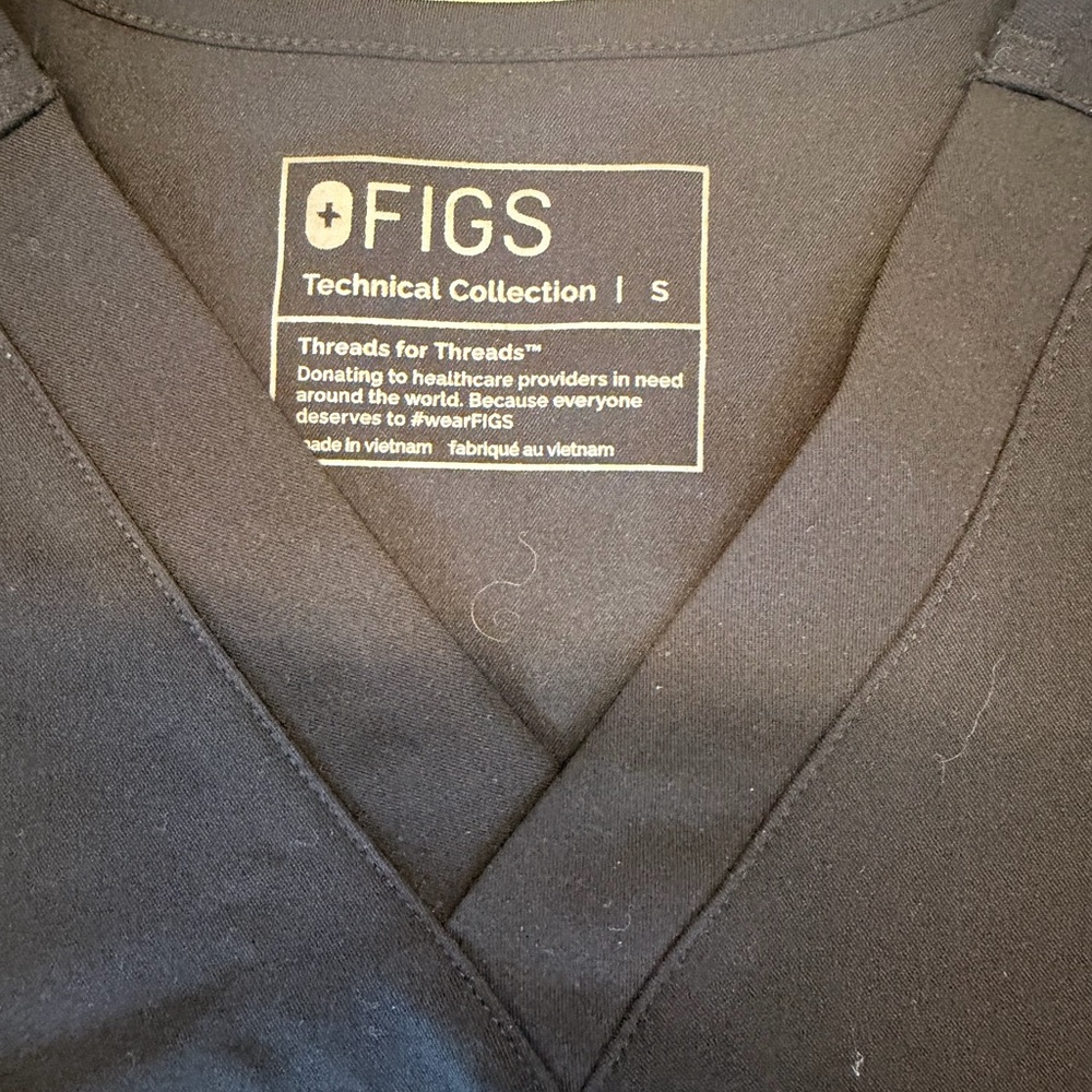 Figs Leon 3 Pocket Scrub Top Mens Size Small,  Black V-Neck - Picture 8 of 8